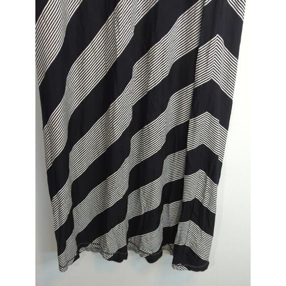 Max Studio Black Diagonal Striped Long Maxi Skirt Medium‎ NWT - Picture 4 of 7